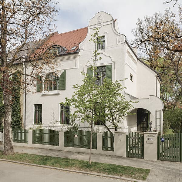 Von Parish Kostümbibliothek