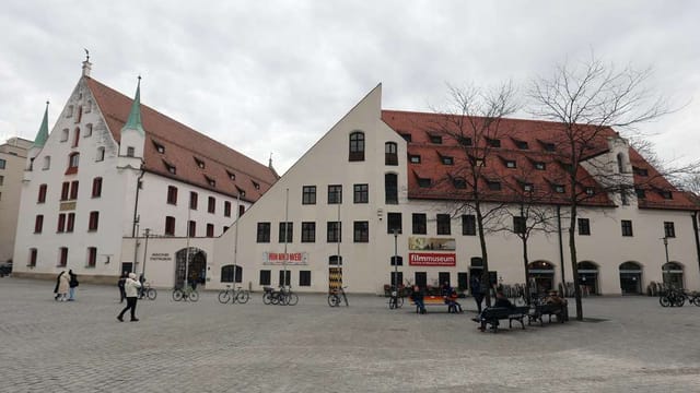 Filmmuseum Münchner Stadtmuseum: Historic event venue with plaza for corporate events and networking.