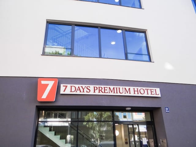 Meeting room at Hotel Campanile München Sendling, ideal for small corporate workshops and meetings.