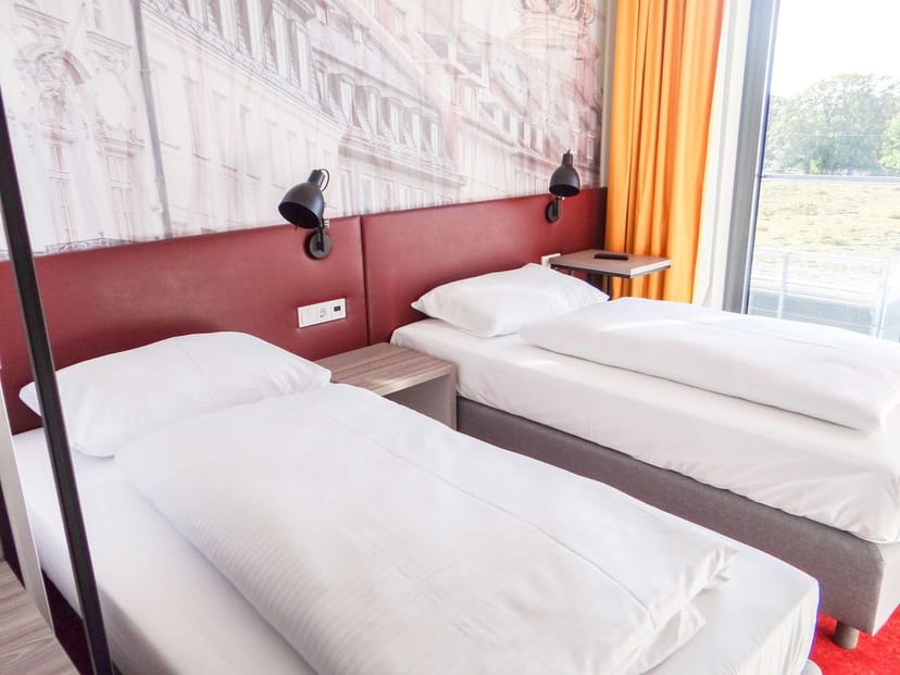 Hotel Campanile München Sendling twin-share room for budget conference and group accommodation.