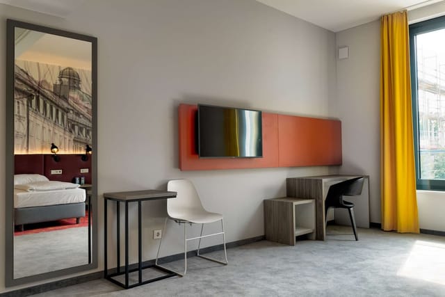 Modern hotel meeting room with workspace for business conferences and corporate events.