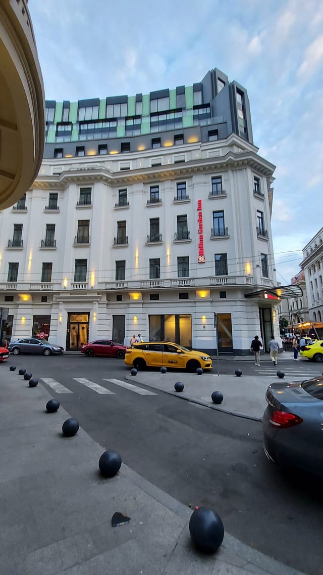 Hilton Garden Inn Bucharest Old Town bar for corporate events and city-center activations.
