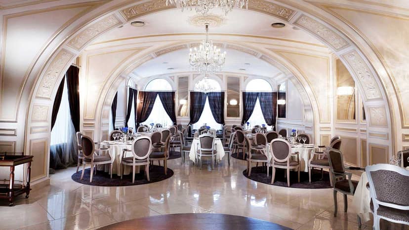 Cofetăria Continental vaulted gala dinner venue at Grand Hotel Continental for luxury boardroom lunch.