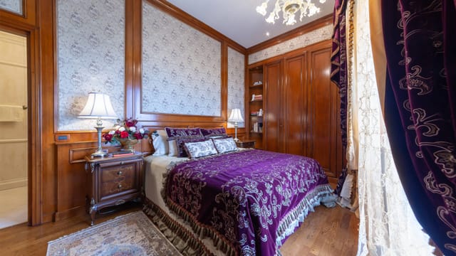 Suter Signature Suite at Suter Palace: elegant VIP guest room for intimate event breakout sessions.