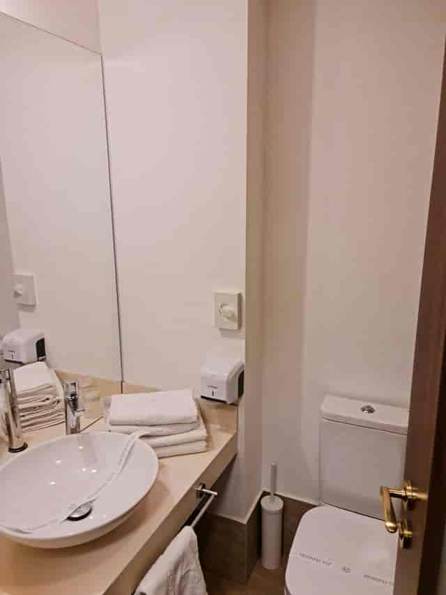 Hotel Capitol - >Christos P</a>