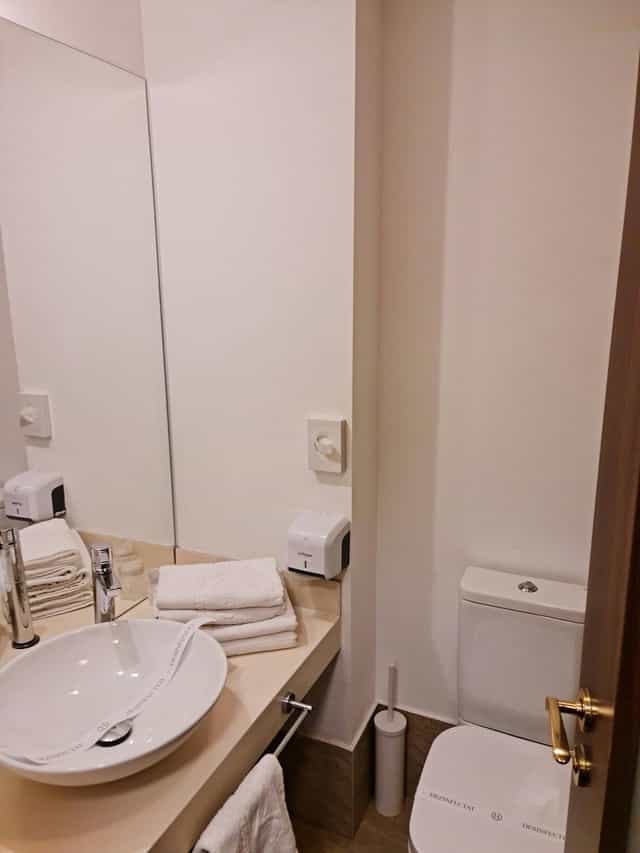 Hotel Capitol - >Christos P</a>