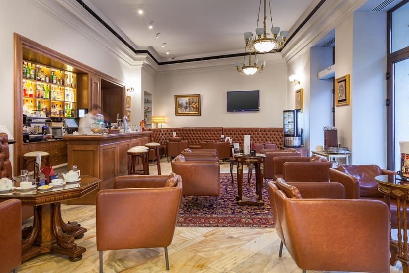 Capitol Restaurant lounge with leather seating for networking events and cocktail receptions.