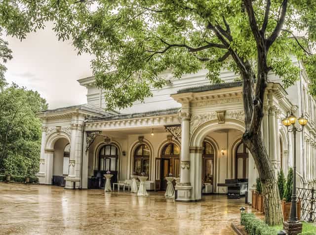 Elegant Palatul Bragadiru Colosseum Ballroom for luxury wedding or gala reception.