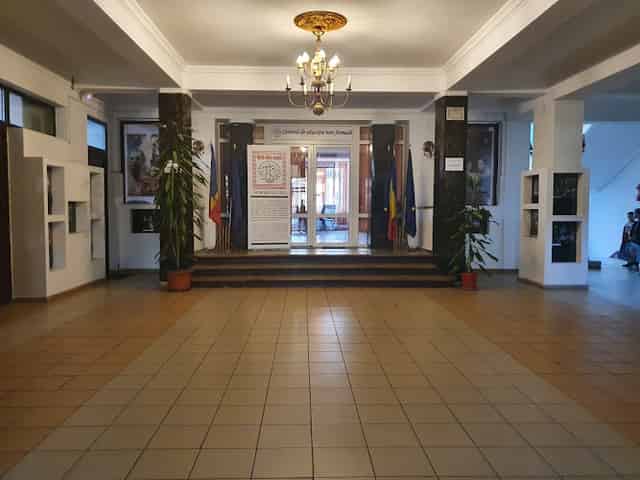 Sala cu oglinzi 1