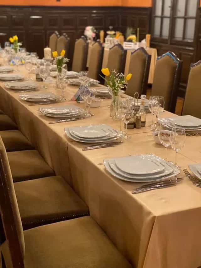 Salon restaurant banquet setup at Casa Universitarilor București for corporate event or wedding.