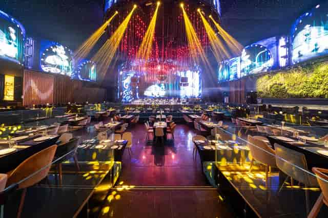 Face Club Bucharest stage with dynamic multi-screen lighting for corporate events and galas.