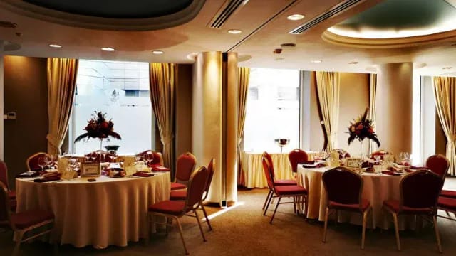 Hotel Minerva banquet hall with round tables for elegant corporate dinners and social events.