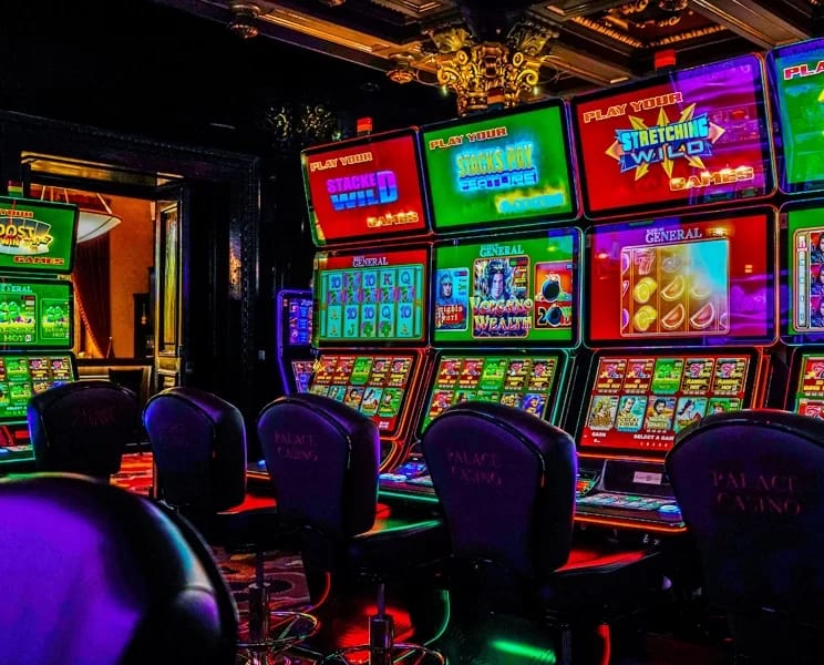 Live casino gaming at Palace Casino: immersive networking activity for corporate conferences.