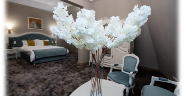 Luxury Sala Caragiale suite at Grand Hotel Traian for bridal prep and VIP events.
