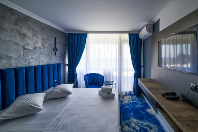 Modern Hotel Topaz apartment guest room for business travel and corporate site inspections.