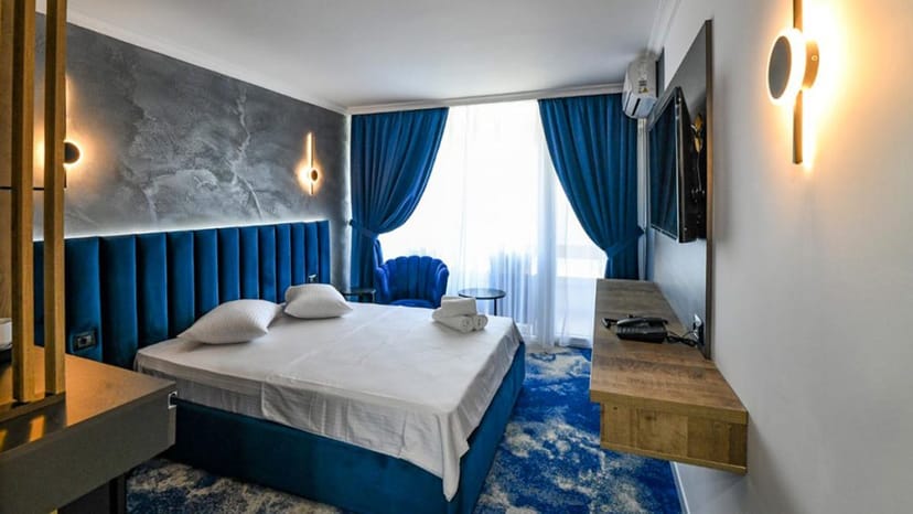 Modern triple room at Hotel Topaz, ideal for corporate events and VIP business travel.
