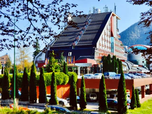 Alpine hotel for corporate retreats and mountain team-building conferences at Piatra Mare.