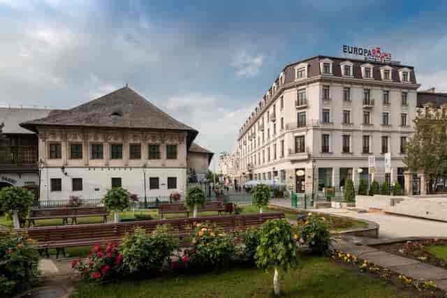 West Hall at Europa Royale Bucharest Hotel: historic architecture for corporate retreats and events.