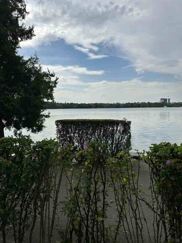 Waterfront corporate retreat breakout area at Casa Di David for networking events.