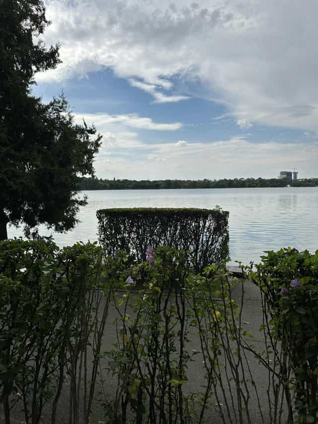Waterfront corporate retreat breakout area at Casa Di David for networking events.