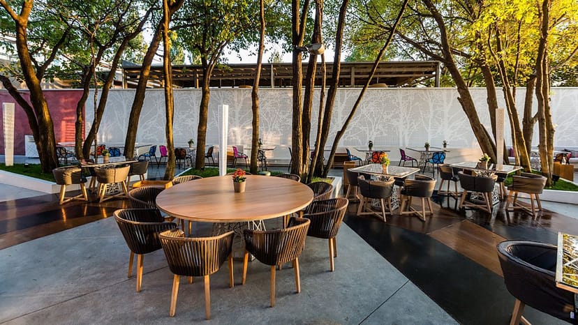 High-end outdoor terrace at Casa Di David for corporate mixers and networking events.
