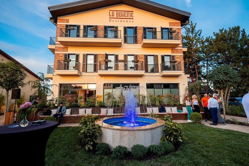 Elegant outdoor fountain at Hotel La Bohème, Corbeanca for intimate wedding or corporate event.