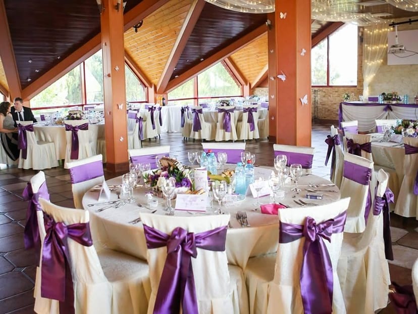 Salon Panoramic wedding reception featuring vaulted wood-beam ceilings, event venue.