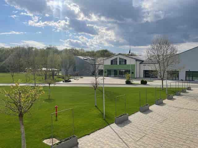 Foyer Mare venue: Modern architectural space for corporate retreats and team-building events.