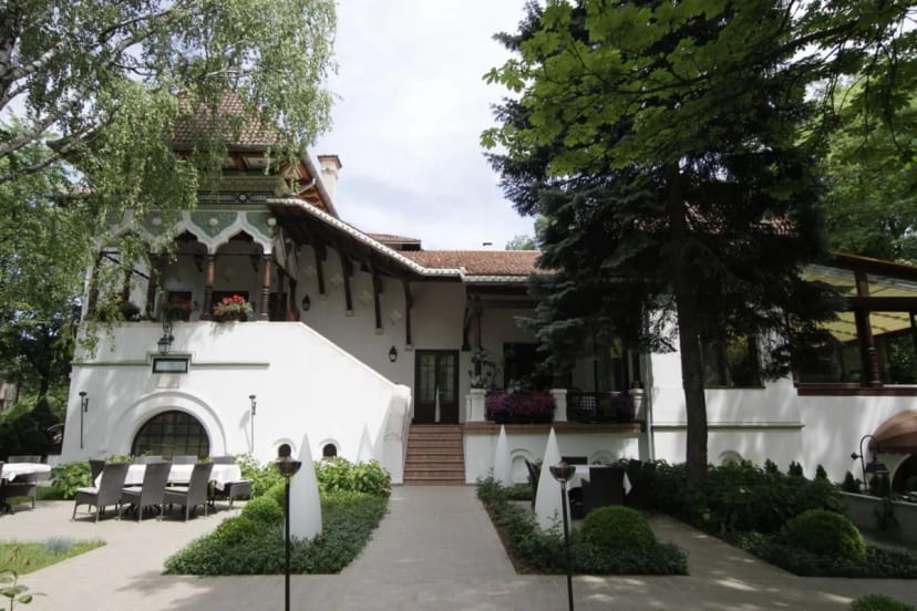 Casa Doina garden venue for upscale corporate retreat or boutique wedding with patio.