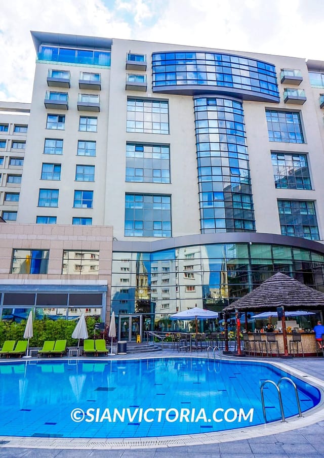 ARISTOCOOL Radisson Blu Bucharest: Modern corporate event venue with outdoor terrace.