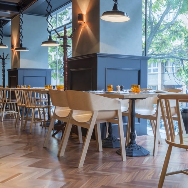 Modern Sharkia Glasshouse restaurant at Radisson Blu Bucharest for networking and VIP events.