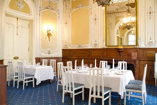 Salonul Oglinzilor event hall with ornate architecture for corporate lunches and private dinners.