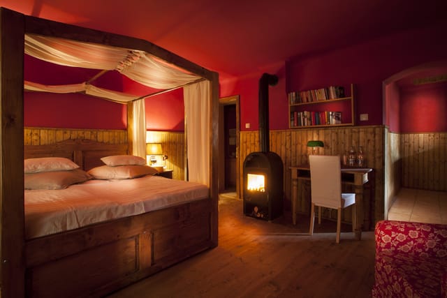 Valea Verde Retreat executive meeting room for creative strategy sessions and corporate retreats.