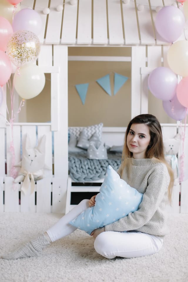 Baby shower decor at The Yellow House with pastel balloons and plush styling.