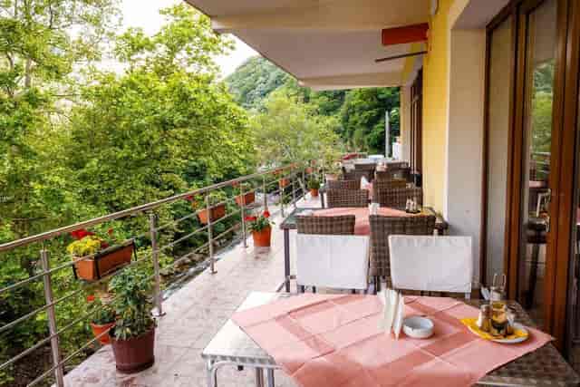 Garden area at Pensiunea Casa Maria: scenic breakout space for outdoor corporate events.