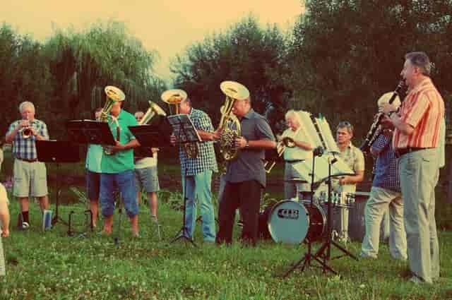 Alfresco conference room setup at Pensiunea Casa Pandora for outdoor event planning.