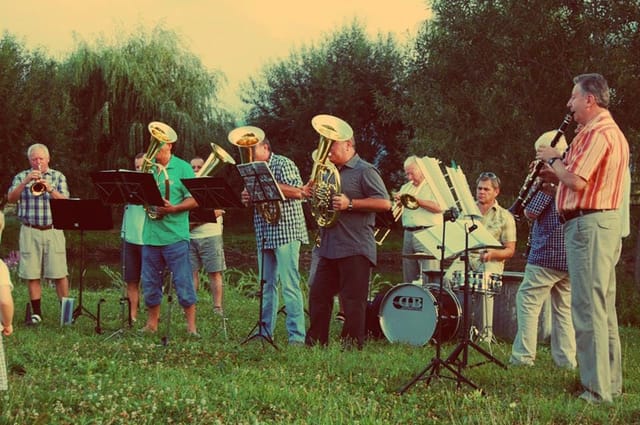 Outdoor conference setup at Casa Pandora guesthouse: rustic alfresco venue for rural events.