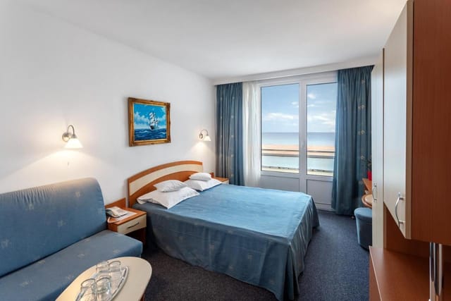 Budget hotel room at Hotel Sirena with ocean view, ideal for business conference accommodation.