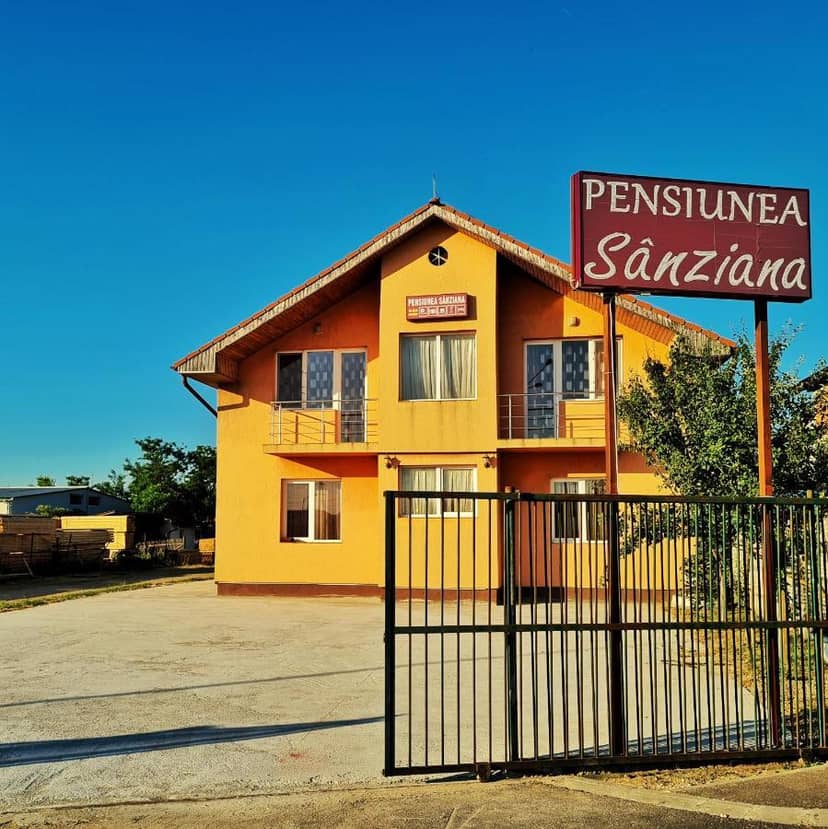 Budget-friendly Casa Sânziana apartments for small corporate retreats and team-building workshops.