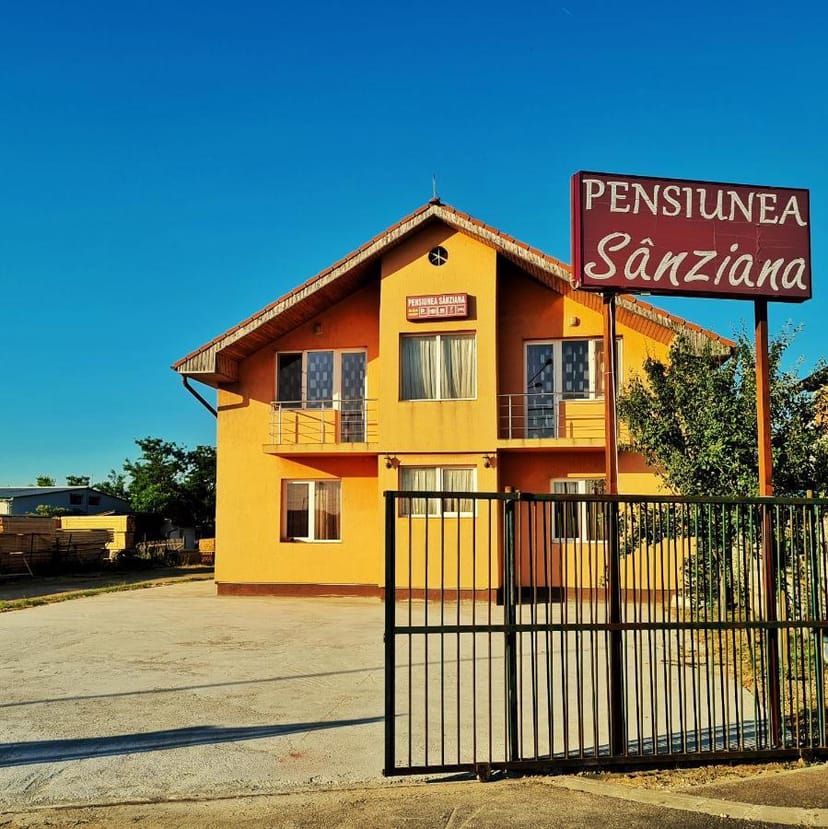 Budget-friendly Casa Sânziana apartments for small corporate retreats and team-building workshops.