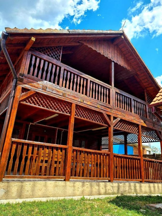Rustic Casa Sânziana timber venue for intimate corporate offsites and hospitality events.