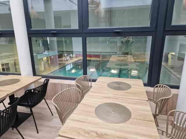 Pensiunea Casa EMA restaurant overlooking indoor pool for corporate events and networking.