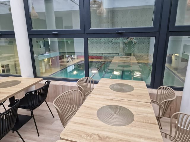 Pensiunea Casa EMA restaurant overlooking indoor pool for corporate events and networking.
