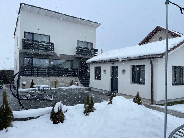 Casa Valentina outdoor venue for snowy executive retreats and creative off-sites.