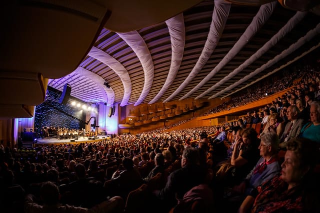 Sala Palatului auditorium with tiered seating, ideal for corporate keynote and plenary events.