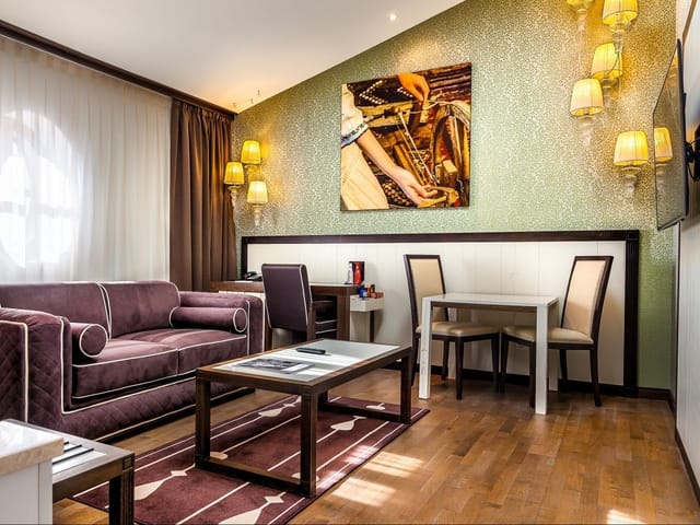 Elegant private dining room at Epoque Hotel, perfect for meetings and brainstorming sessions.