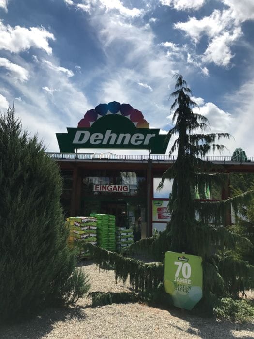 Dehner Garden Center entrance with inventory clutter, improving retail layout and event flow.
