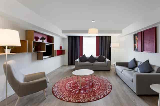 Modern lounge area in Park Inn Bucharest, ideal for networking events and meetings.