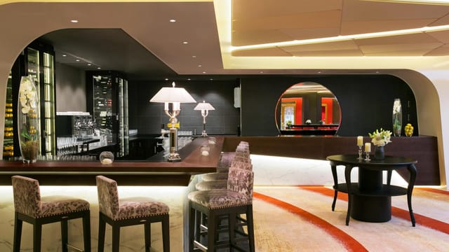 Chic modern event space at Die Küche München, ideal for networking and social gatherings.