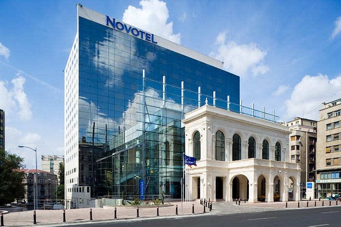 Modern Wine Bar at Novotel Bucharest, perfect for corporate events and meetings.